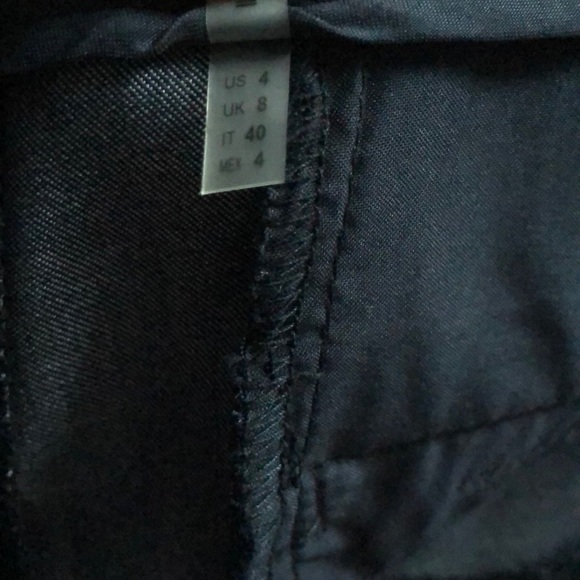 TAHARI relaxed fit Navy Blue dress pants with front pockets. Office Wear size 4 - Picture 7 of 13